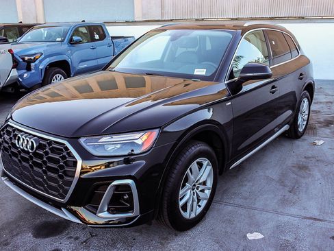 Used 2022 Audi Q5 2.0T Premium w/ Convenience Package image 3