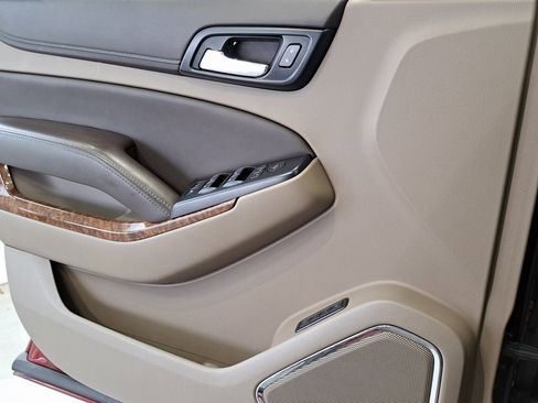 Used 2019 Chevrolet Suburban Premier image 24