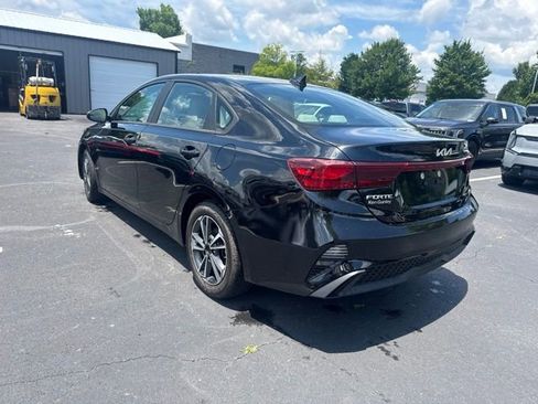 Certified 2023 Kia Forte LXS FWD image 3
