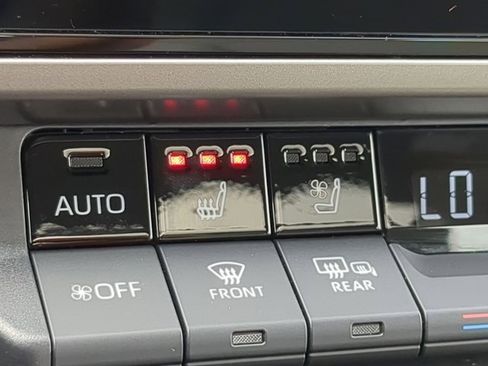 Used 2025 Toyota Camry XLE image 20