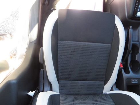 Used 2021 Nissan Versa SV image 44