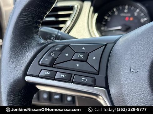 Used 2019 Nissan Rogue SV FWD image 39