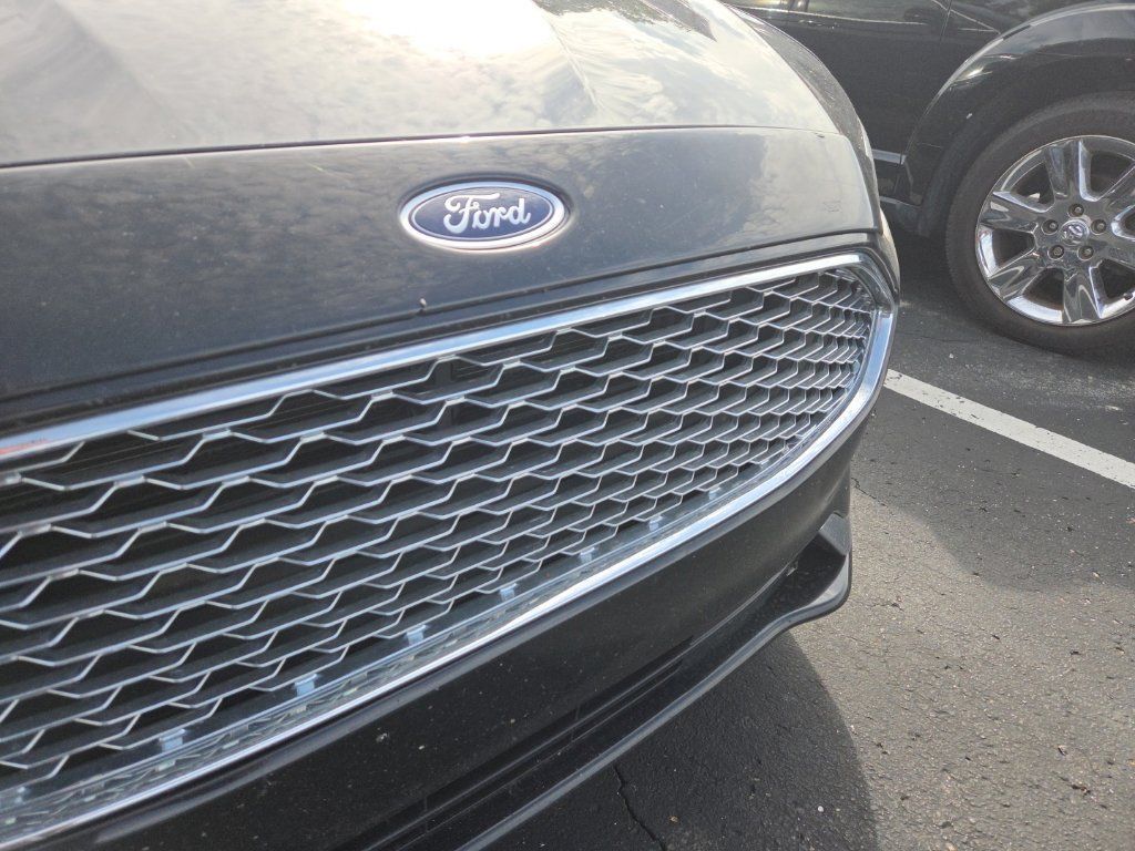 Used 2019 Ford Fusion Titanium FWD image 2