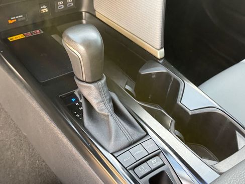 Used 2025 Toyota Camry SE w/ Convenience Package FWD image 23