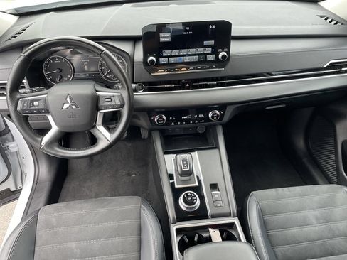 Used 2024 Mitsubishi Outlander SE FWD image 15