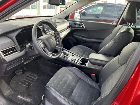 Used 2023 Mitsubishi Outlander SE image 7