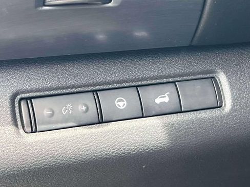 Used 2022 Nissan Pathfinder SL AWD/4WD image 21