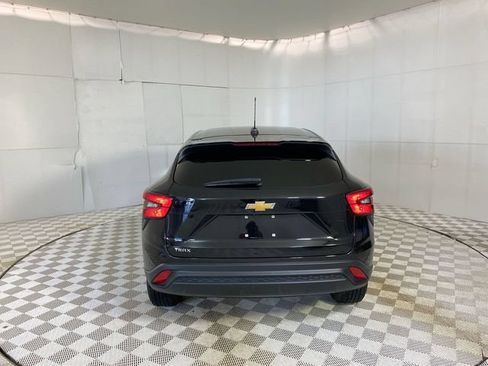 Used 2024 Chevrolet Trax LS w/ LS Convenience Package FWD image 18