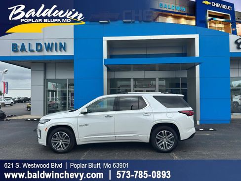 Used 2024 Chevrolet Traverse High Country image 1