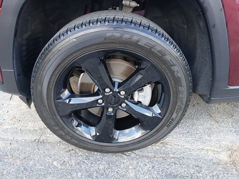 Certified 2022 Jeep Grand Cherokee L Laredo image 2