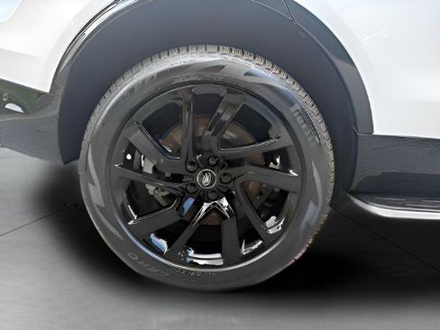 New 2025 Land Rover Discovery Dynamic SE image 8