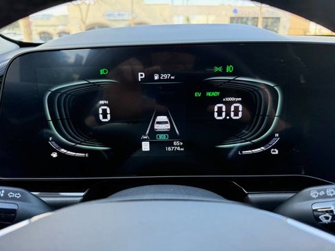 Used 2024 Kia Niro EX Touring image 34