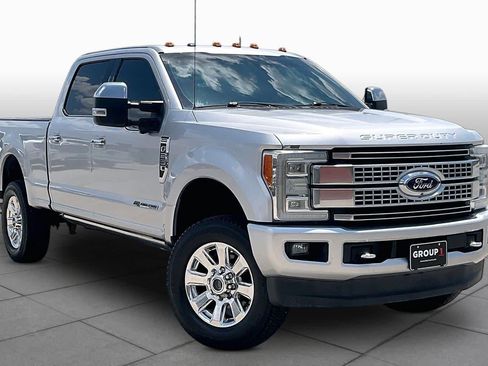 Used 2017 Ford F250 Platinum w/ Platinum Ultimate Package AWD/4WD image 3