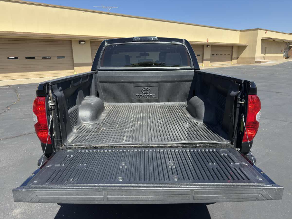 Used 2016 Toyota Tundra SR5 w/ SR5 Upgrade Package AWD/4WD image 9