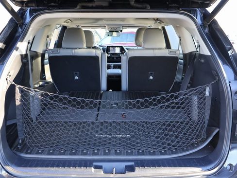 Used 2020 Toyota Highlander XLE image 17