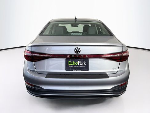 Used 2025 Volkswagen Jetta SE FWD image 7