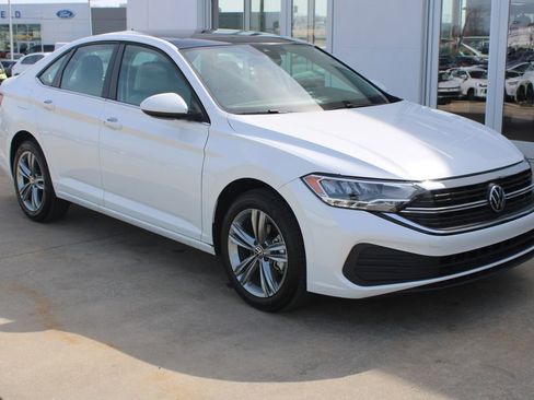 Certified 2024 Volkswagen Jetta SE w/ Panoramic Sunroof Package image 1