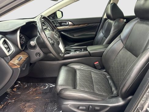 Used 2018 Nissan Maxima Platinum FWD image 17