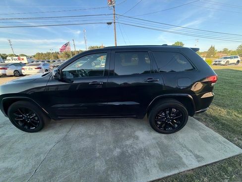 Used 2018 Jeep Grand Cherokee Altitude image 14