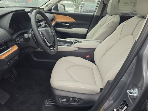 New 2026 Toyota Grand Highlander Platinum image 17