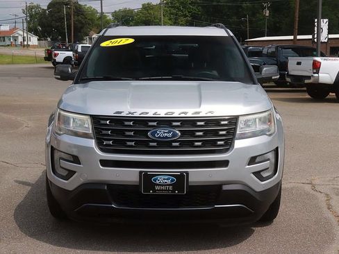 Used 2017 Ford Explorer XLT w/ Equipment Group 202A AWD/4WD image 2