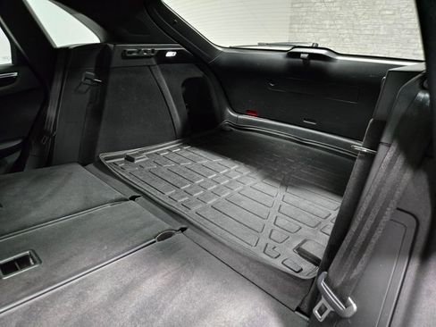 Used 2018 Porsche Macan image 38