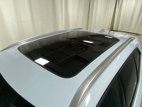 Used 2025 Volvo XC40 B5 Core image 6