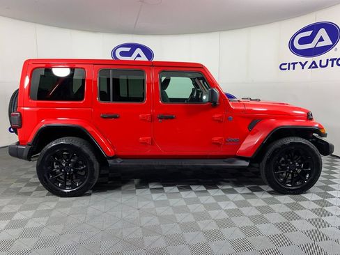 Used 2025 Jeep Wrangler Unlimited Sahara AWD/4WD image 2