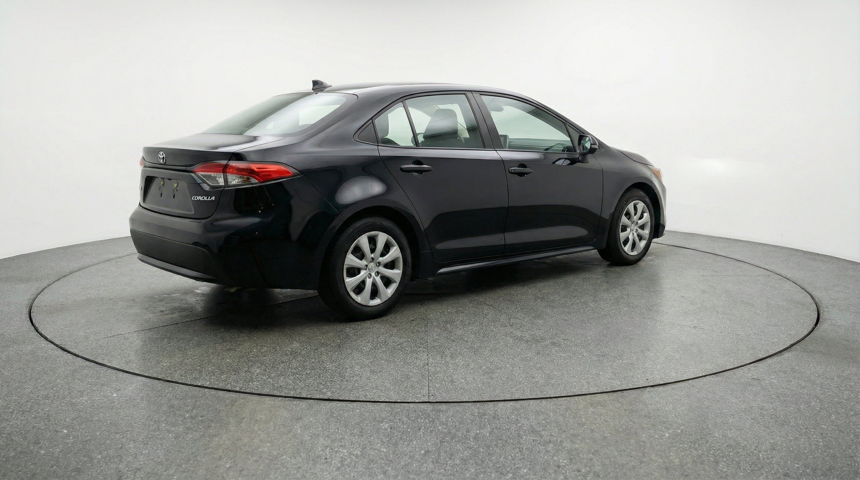 Used 2025 Toyota Corolla LE FWD image 9