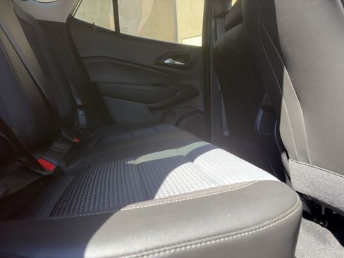 Used 2024 Chevrolet Trax LT FWD image 34