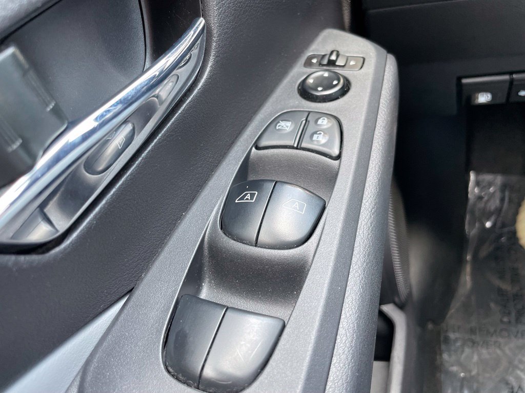 Used 2024 Nissan Kicks SR w/ SR Premium Package FWD image 22
