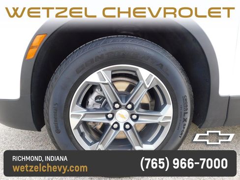 Used 2025 Chevrolet Blazer LT AWD/4WD image 10