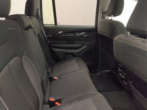 Used 2023 Jeep Grand Cherokee Laredo RWD image 19