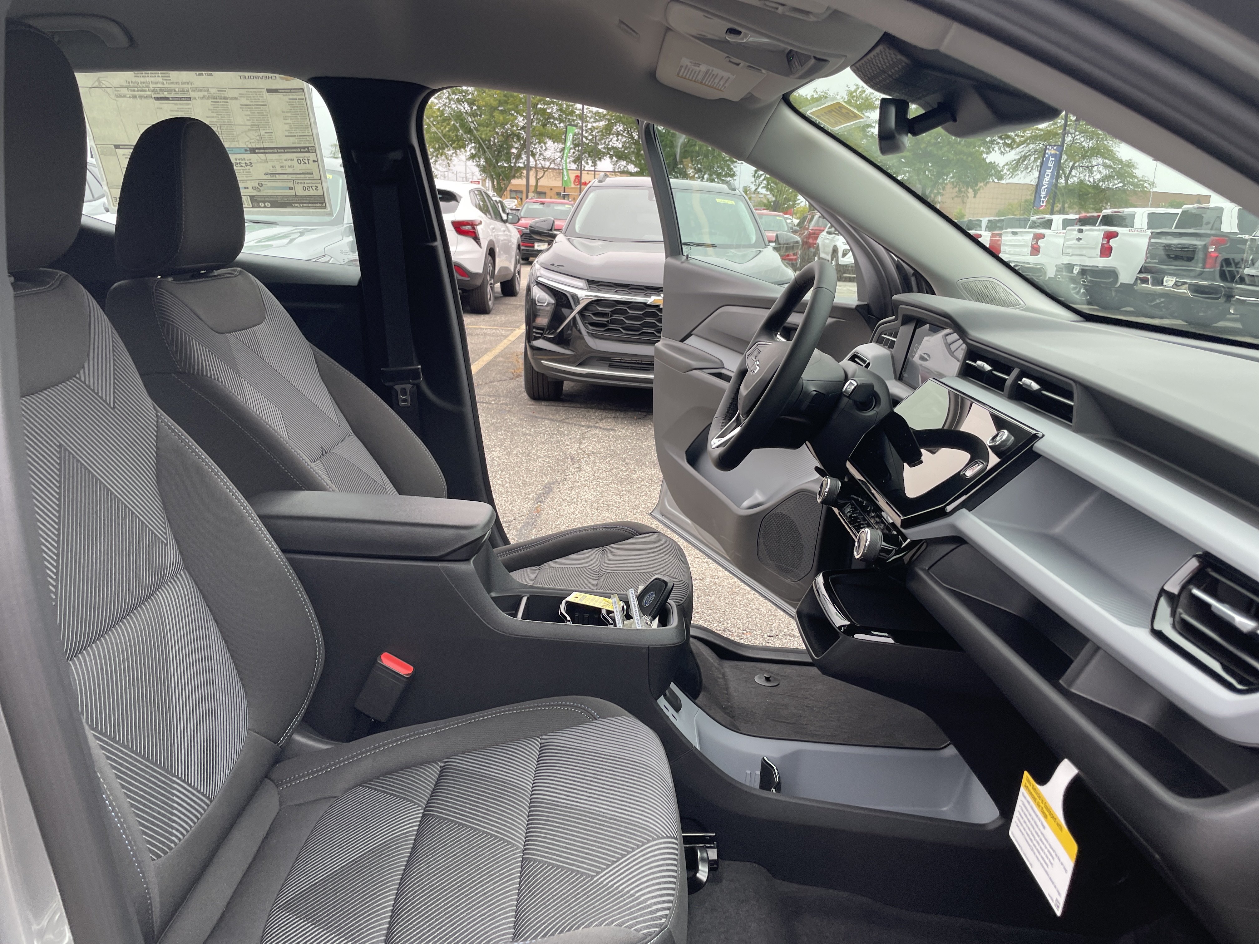 New 2027 Chevrolet Bolt LT w/ Comfort Package FWD image 31