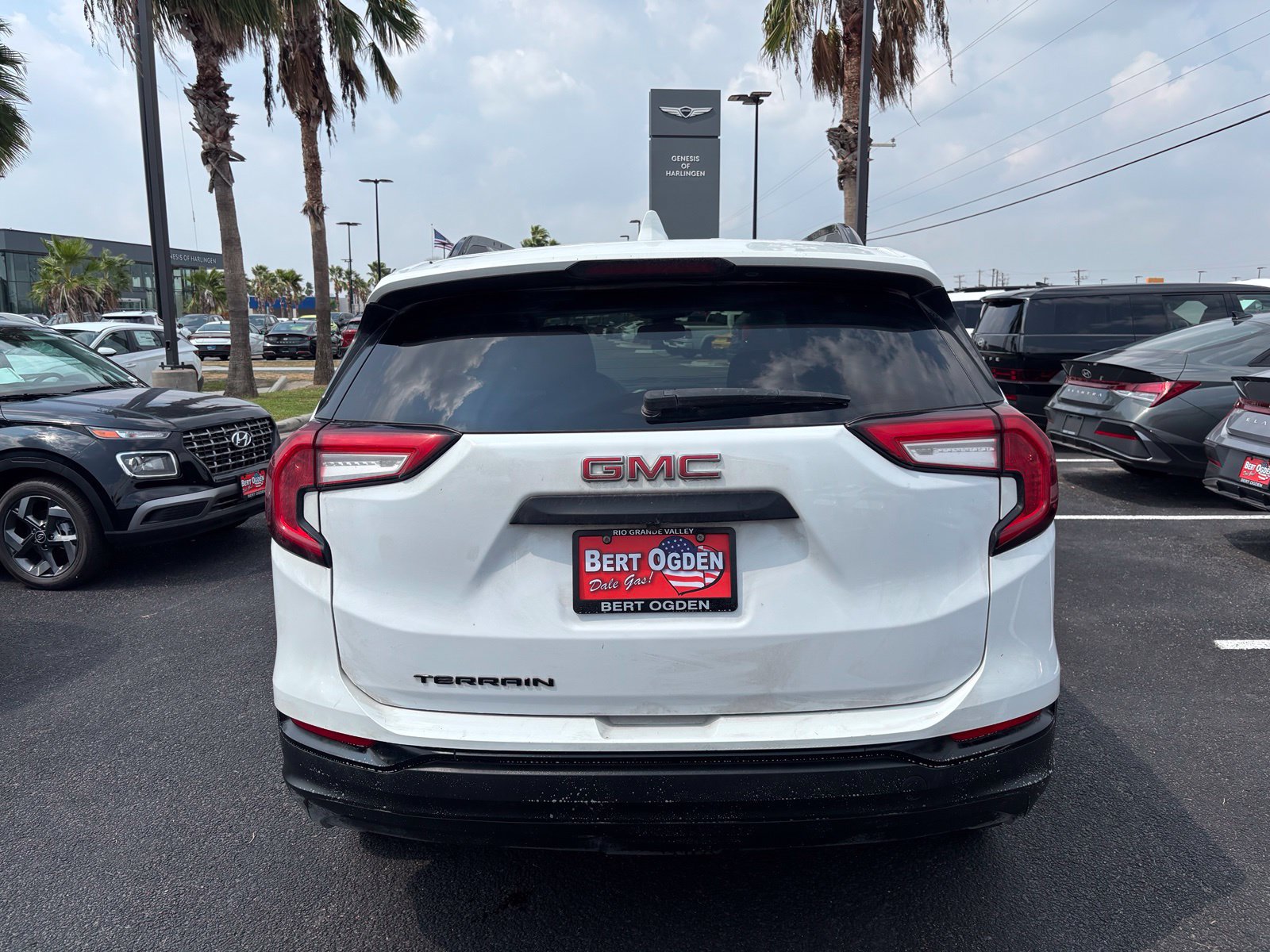 Used 2024 GMC Terrain SLE w/ Driver Convenience Package FWD image 5
