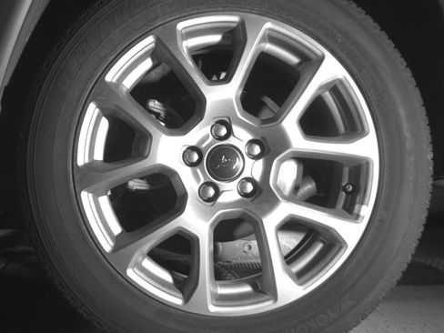 Used 2025 Jeep Compass Limited image 14