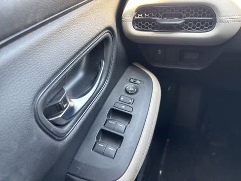 Used 2023 Honda HR-V LX image 21