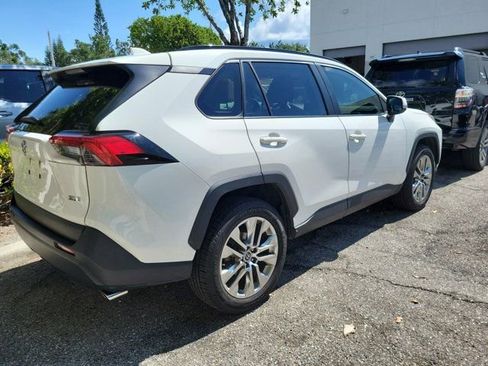 Used 2019 Toyota RAV4 XLE Premium FWD image 4