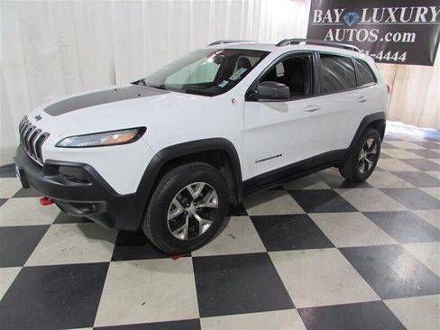Used 2018 Jeep Cherokee Trailhawk image 10