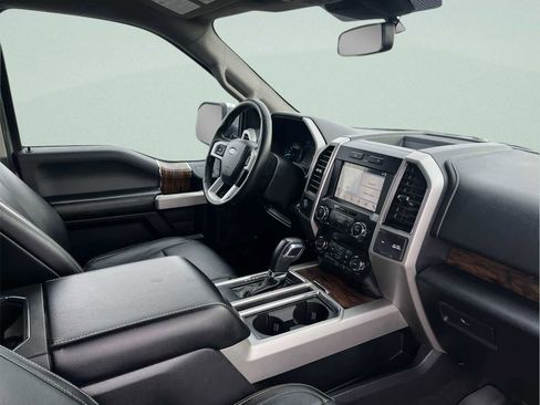 Used 2019 Ford F150 Lariat image 19