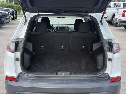 Used 2019 Jeep Cherokee Latitude w/ Popular Appearance Group FWD image 12