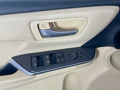 Used 2017 Toyota Camry LE image 18