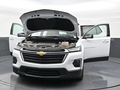 Used 2023 Chevrolet Traverse LS FWD image 32