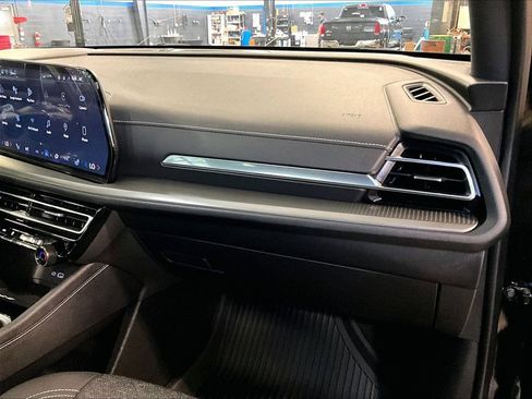 Used 2024 Chevrolet Traverse LT w/ Midnight/Sport Edition FWD image 13