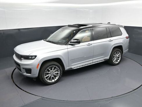 Used 2023 Jeep Grand Cherokee L Summit w/ Advanced Protech Group IV image 34