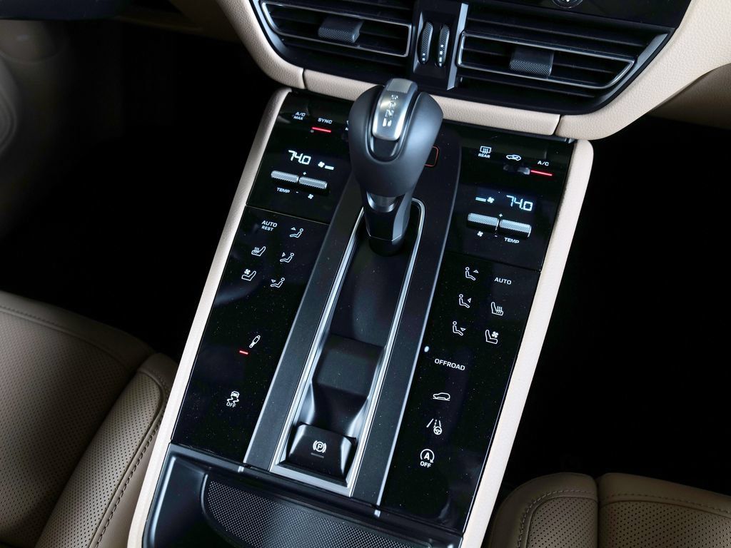 Certified 2026 Porsche Macan AWD/4WD image 19