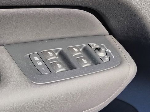 New 2026 Volvo XC60 B5 Plus w/ Climate Package image 10