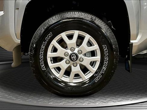 Used 2024 Toyota Tacoma SR5 AWD/4WD image 32