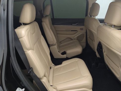 Used 2022 Jeep Grand Cherokee L Limited image 19