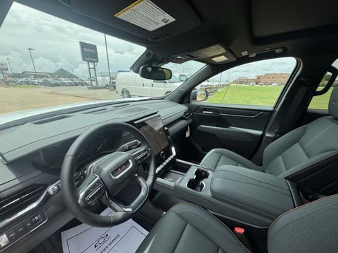 New 2025 GMC Acadia AT4 w/ Luxury Package AWD/4WD image 8